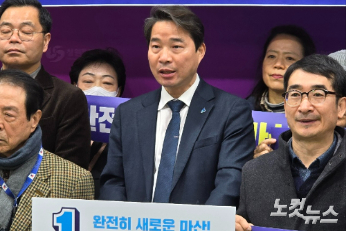 출마선언을 하고 있는 더불어민주당 송순호 예비후보. 이상현 기자