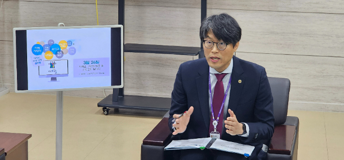 장원영 충북교육연구정보원 정보교육부장이 22일 '다채움' 운영 계획에 대해 설명하는 모습. 충북교육청 제공