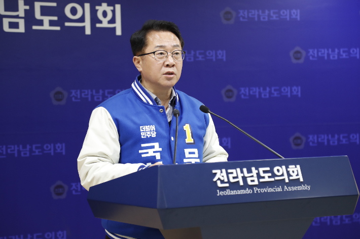 전남 고흥군·보성군·장흥군·강진군 선거구의 문금주 더불어민주당 국회의원 예비 후보가 15일 오후 2시 전라남도의회 브리핑실에서 농어업인 등에 대한 대표 공약을 발표했다. 문 예비 후보 제공