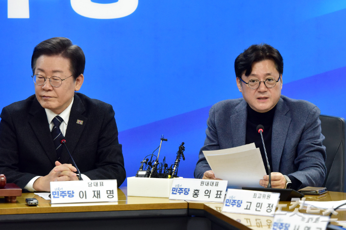 더불어민주당 홍익표 원내대표가 23일 서울 여의도 중앙당사에서 열린 최고위원회의에서 발언을 하고 있다. 윤창원 기자