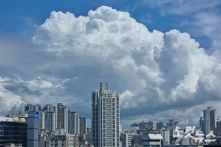 부산 구름 많은 날씨. 송호재 기자