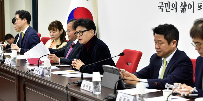 비상대책위원회의 주재하는 한동훈 비대위원장