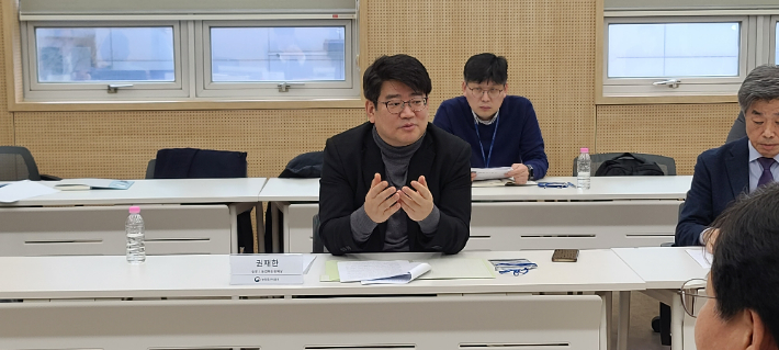 26일 국내 동물용 의료기기 수출기업과의 간담회에 참석해 발언하는 권재한 농식품부 농업혁신정책실장. 농식품부 제공 