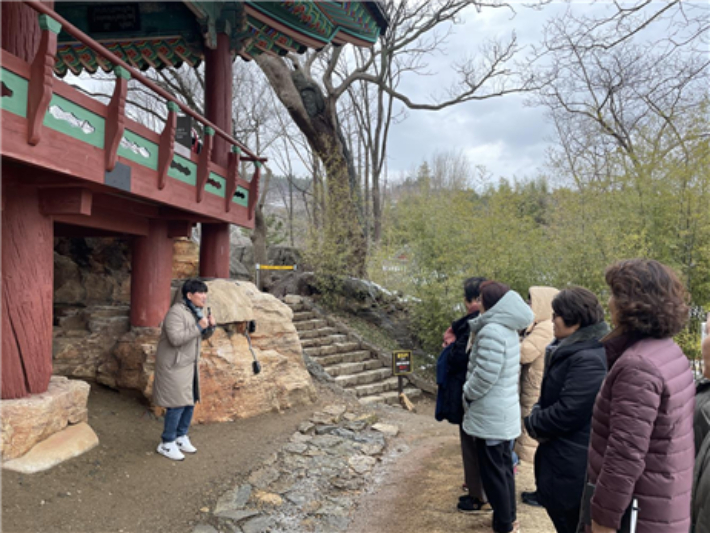 삼척시는 지난 26일 죽서루와 시립박물관에서 시 문화관광해설사 11명을 대상으로 역량강화교육을 실시했다. 삼척시 제공