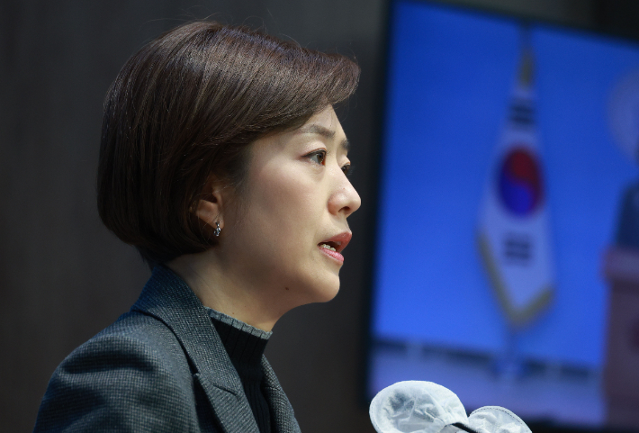 민주 고민정, 최고위원직 사퇴…"공천 불신 종식해야"     (서울=연합뉴스) 한종찬 기자 = 더불어민주당 고민정 의원이 27일 서울 여의도 국회 소통관에서 최고위원직 사퇴 기자회견을 하고 있다. 2024.2.27     saba@yna.co.kr (끝)   연합뉴스