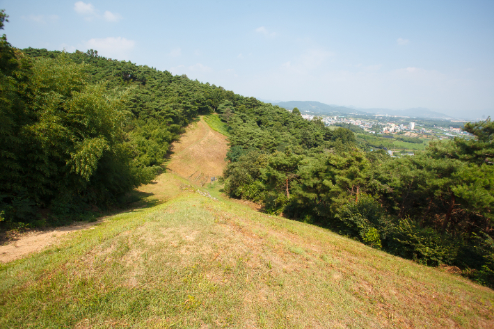 익산토성 전경. 문화재청 제공