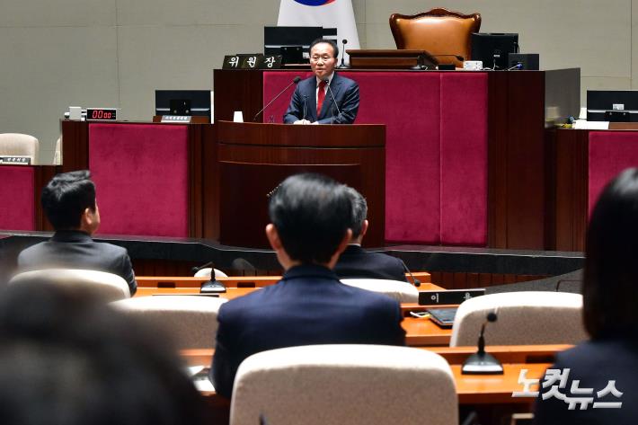 의원총회 발언하는 윤재옥 원내대표