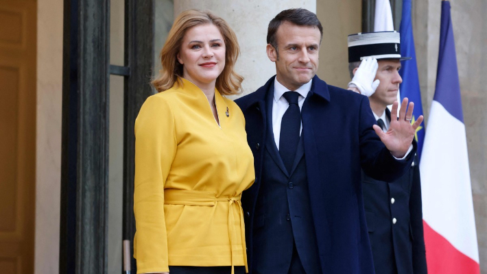 에비카 실리냐 라트비아 총리(왼쪽)와 에마뉘엘 마크롱 프랑스 대통령. 연합뉴스