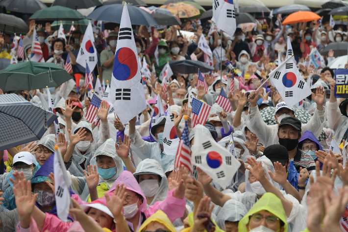 한국기독교역사연구소 홍승표 박사는 "오늘날의 보수기독교 집회는 애국을 전면에 내걸었지만, 종교와 이념적 배타성, 특정계층이나 정치세력, 성별과 세대의 입장만을 대변하는 폐쇄적인 태도와 경직성을 보여주고 있다"며 "이러한 태도는 3.1정신을 온전히 계승하는 것이라고 보기 어렵다"고 지적했다. 