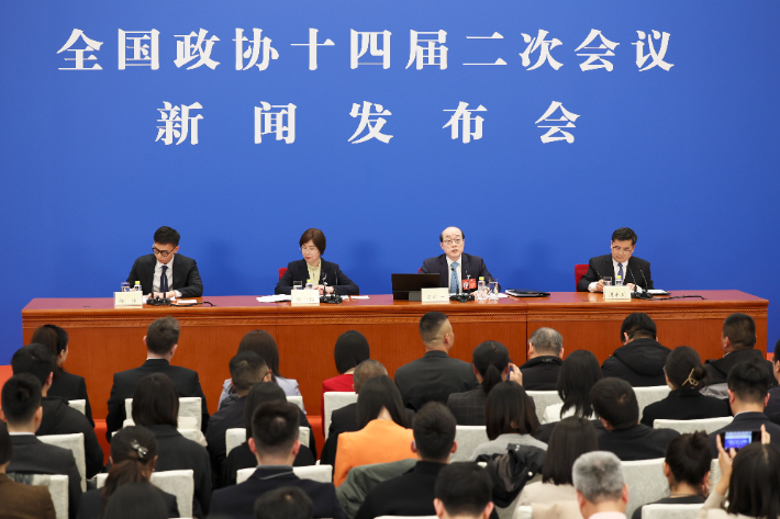 정협 14기 2차회의 개막 전 기자회견. 연합뉴스