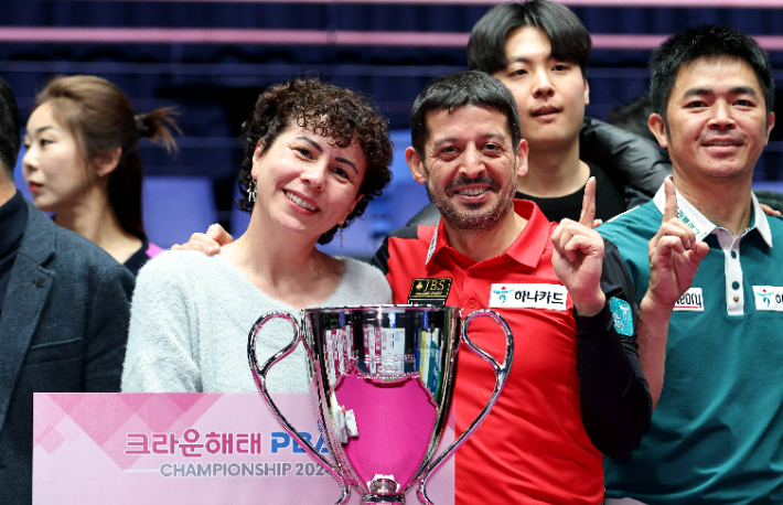 '크라운해태 PBA 챔피언십 2024' 기념 촬영 모습. PBA