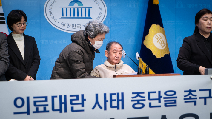 한국루게릭연맹 김태현 회장은 현장을 떠난 의사들을 향해 "민주주의는 항상 권리와 의무와 책임이 따르게 되어 있다"며 병원으로 복귀할 것을 촉구했다. 한국중증질환연합회 제공