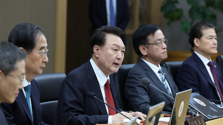 윤석열 대통령이 6일 세종특별자치시 정부세종청사에서 열린 국무회의에서 발언하고 있다. 연합뉴스