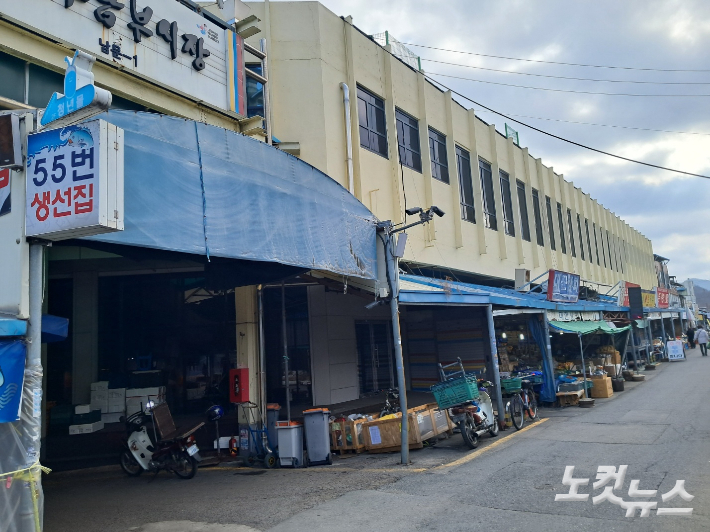 전주 남부시장 옛 원예농협에 조성된 공동판매장. 최명국 기자