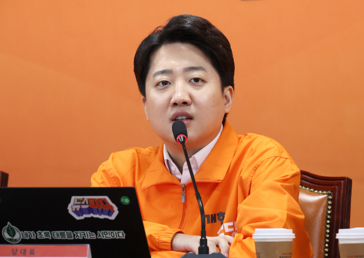 개혁신당 이준석 대표가 6일 국회에서 열린 최고위원회의에서 발언하고 있다. 연합뉴스