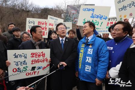 대화하는 이재명 대표-최재관 여주시양평군 후보