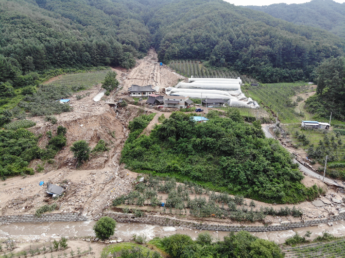 지난해 비 피해를 입은 경북 봉화군 춘양면 학산리 일대. 경북도 제공