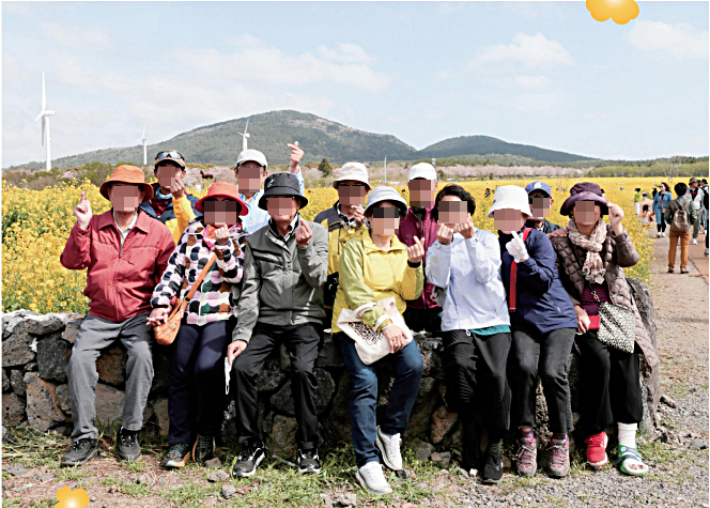 제주 여행을 하고 있는 환자와 보호자. 라파의 집 제공