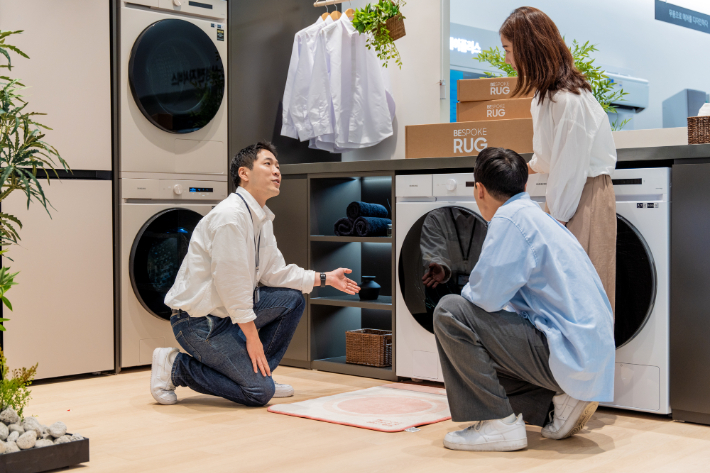삼성 신혼가전 캠페인 '비스포크 러그' 광고 이미지. 삼성전자 제공