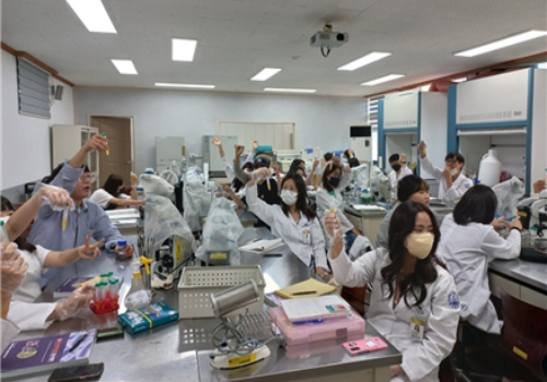 동강대 임상병리학과 미생물 실습 모습. 동강대 제공