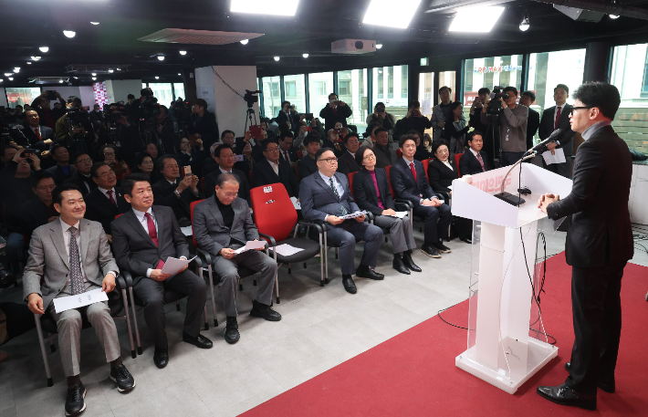 국민의힘 한동훈 비상대책위원장이 여의도 당사에서 열린 비례대표 위성정당 '국민의미래' 중앙당 창당대회에서 축사를 하고 있다. 연합뉴스 