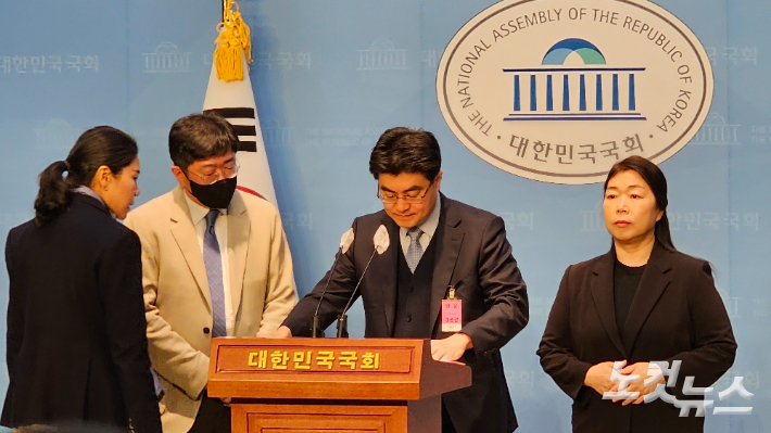 서울의대 교수협의회 방재승 비대위원장은 12일 오전 국회 소통관에서 기자회견을 열었다. 나채영 수습기자