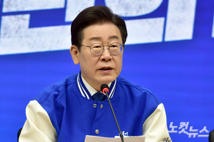 더불어민주당 이재명 대표가 12일 서울 여의도 중앙당사에서 열린 선거대책위원회 출범식 및 1차 회의에서 발언을 하고 있다. 윤창원 기자
