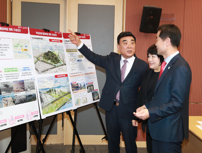 김두겸 울산시장은 13일 시청 프레스센터에서 기자회견을 갖고 '학성공원 물길복원 계획'을 발표했다. 울산시 제공