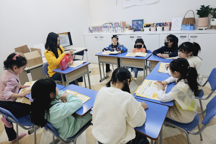 교육방법은 2인 1조씩 5개조로 편성해 지역 8개 기관 100명의 청소년들을 대상으로 교육을 실시한다. 포항YMCA 제공