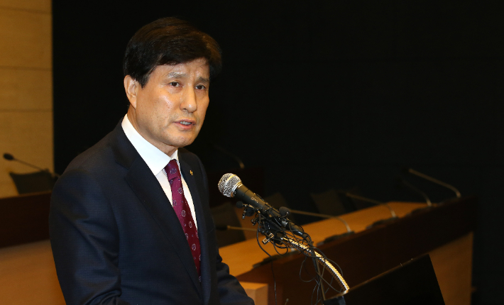 사과문 발표하는 김상득 당시 KCB 대표. 연합뉴스 