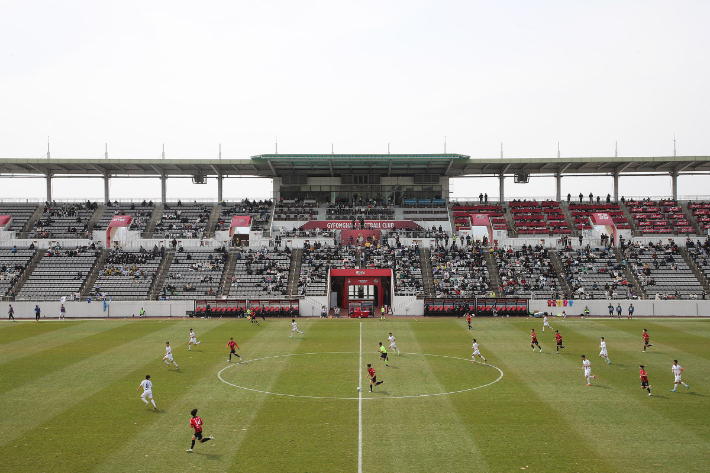 창원FC가 17일 창원축구센터에서 대전코레일FC를 상대로 홈 개막전을 치렀다. 창원시청 제공