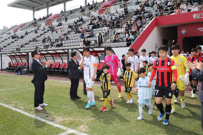 창원FC가 17일 창원축구센터에서 대전코레일FC를 상대로 홈 개막전을 치렀다. 창원시청 제공