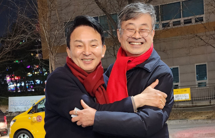 국민의힘 인천 계양갑 선거구에 출마한 최원식(오른쪽) 후보와 계양을 선거구에 출마한 원희룡(왼쪽) 후보. 최원식 후보 캠프 제공