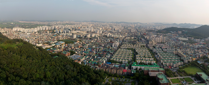 인천 계양산에서 내려다 본 계양구 전경. 인천 계양구 제공
