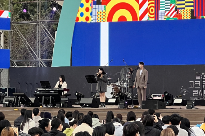 2024 블라인드 오디션 최종우승자에게는 전속계약 체결과 동시에 음원 발매, 뮤직비디오 제작, 다양한 공연, 방송, 음악 활동이 가능하도록 매니지먼트를 진행한다. 엠에스엔터테인먼트 제공