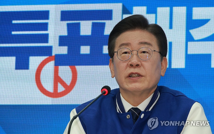 (서울=연합뉴스) 한종찬 기자 = 더불어민주당 상임선대위원장인 이재명 대표가 18일 오전 서울 여의도 민주당 중앙당사에서 열린 재외국민 투표독려 캠페인 행사에서 발언하고 있다. 2024.3.18 saba@yna.co.kr 연합뉴스