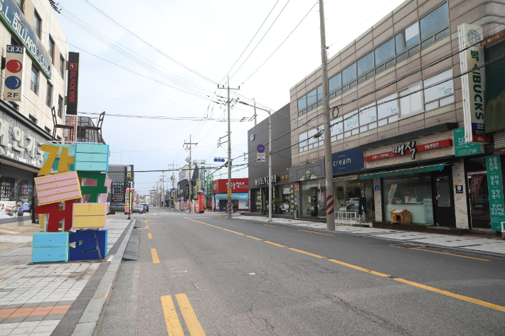 군산시 제2호 상점가로 지정된 죽성동 가구거리상점가. 군산시제공