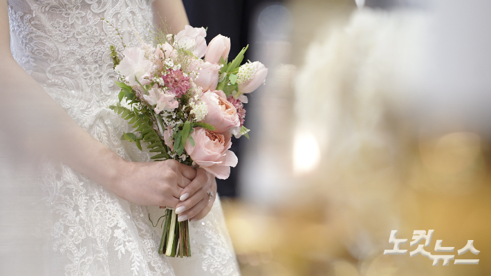 19일 통계청에 따르면 2023년 혼인 건수는 19만 4천 건으로 전년 대비 2천 건 증가한 것으로 조사됐다. 한혜인 기자