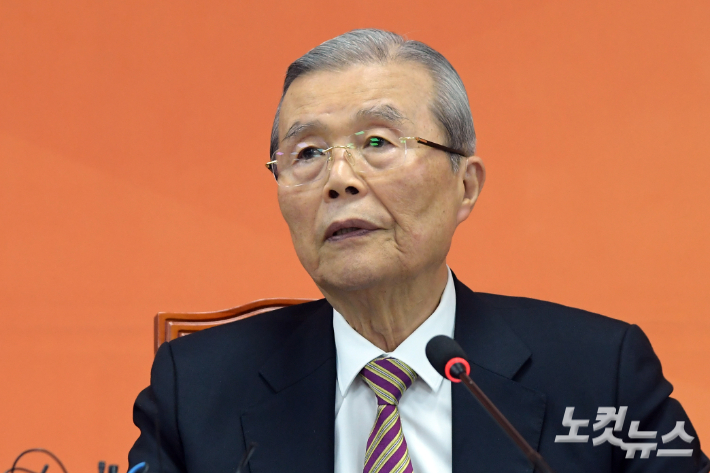 개혁신당 김종인 공천관리위원장이 26일 서울 여의도 국회에서 열린 제1차 공천관리위원회의에서 발언을 하고 있다. 윤창원 기자