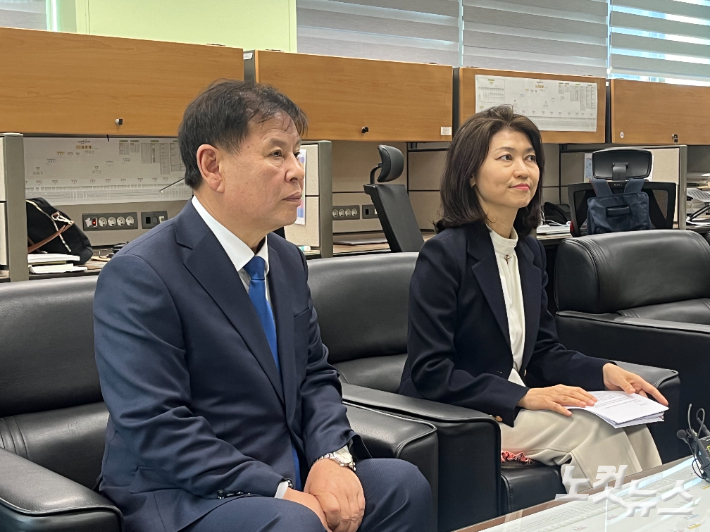 조국혁신당 강경숙 비례후보(사진 오른쪽). 남승현 기자