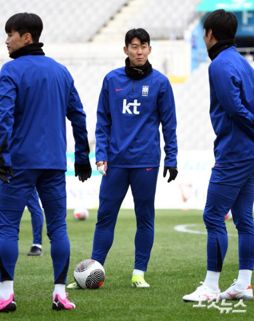 서울월드컵경기장 들어선 손흥민