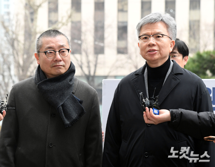 김택우 대한의사협회 비상대책위원장(오른쪽)과 박명하 의협 비대위 조직강화위원장. 황진환 기자