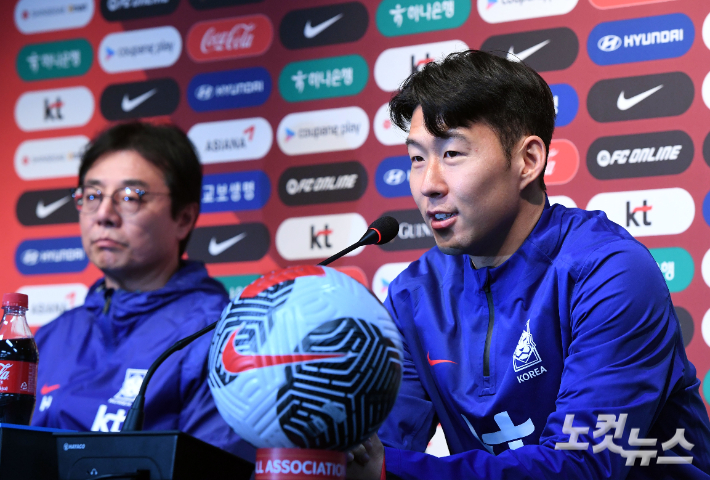 축구 국가대표팀 주장 손흥민이 20일 오후 서울 마포구 월드컵경기장에서 열린 '2026 북중미 월드컵' 아시아 2차예선 C조 3차전 공식기자회견에 참석해 각오를 밝히고 있다. 황진환 기자