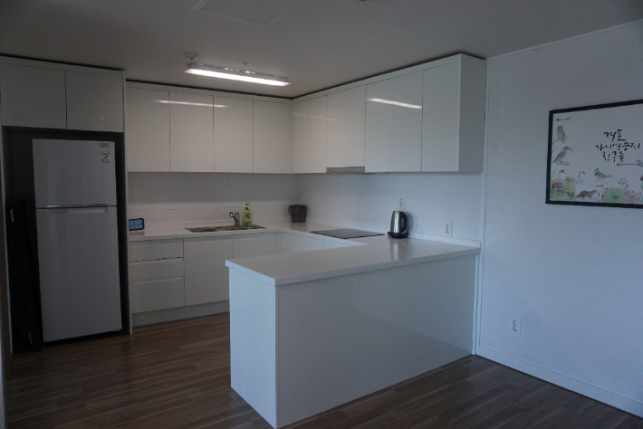 새롭게 단장한 객실. 강릉시 제공