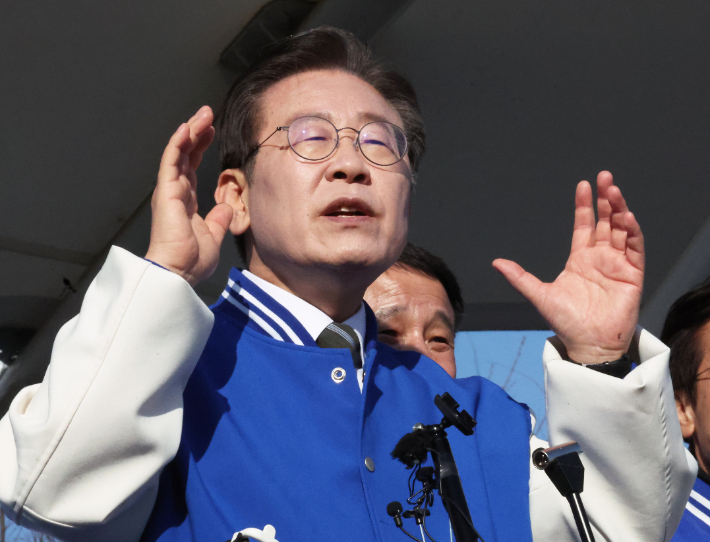연설하는 이재명 대표. 연합뉴스