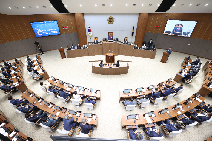 충남도의회 본회의장. 충남도의회 제공