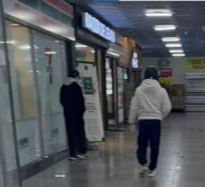 담배 대리구매 현장 적발. 경남도청 제공 