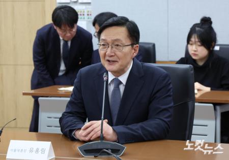 인사말하는 서울대 총장