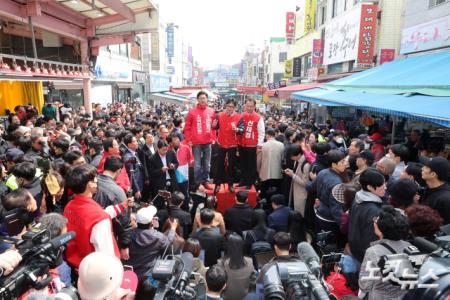 모래내시장에서 지지 호소하는 한동훈