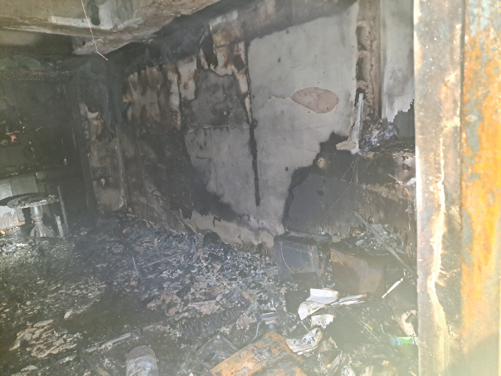 28일 오전 4시 20분쯤 전주시 완산구 남노송동의 한 다세대주택에서 불이 나 60대 남성 한 명이 숨졌다. 전북소방본부 제공